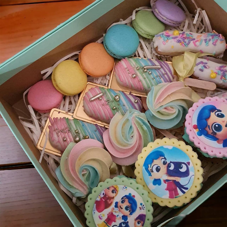 Handmade Cakesicle Treat Box